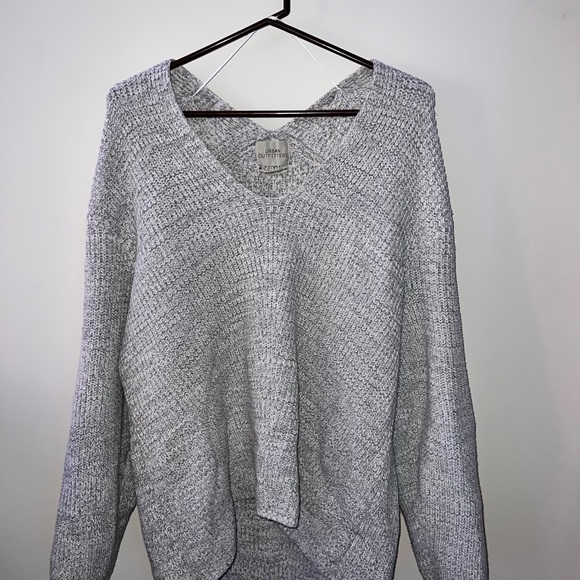 SOLD UO Victoria Oversized V-Neck Sweater in medium gray - Picture 3 of 6
